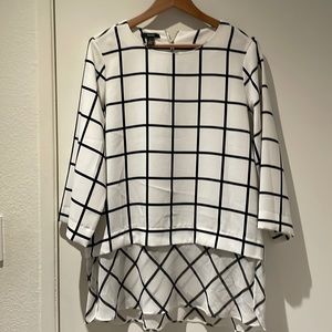 Alfani Black & White stripped Blouse, Sz 12. Zipper back, 3/4 sleeves.